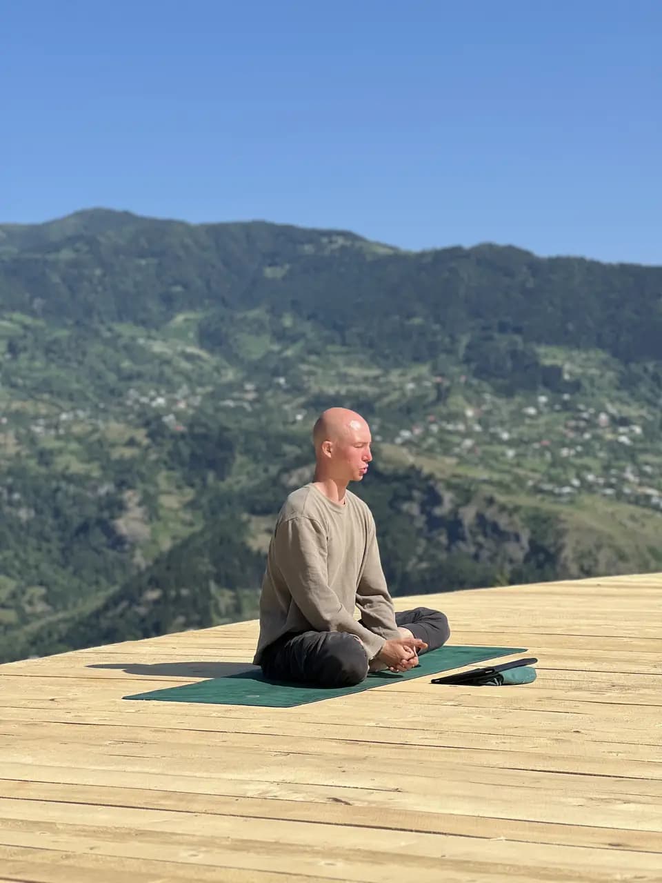 A quiet moment above the valley